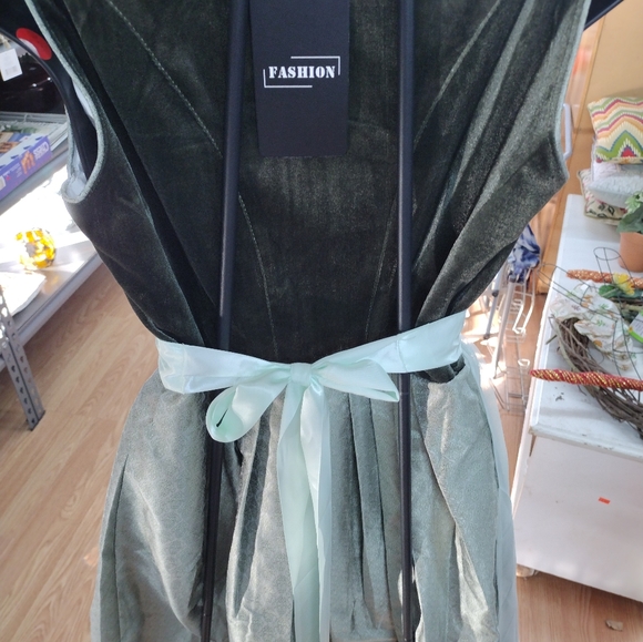 Medieval Renaissance Gothic Hunter Green Dress Medium - Picture 8 of 11